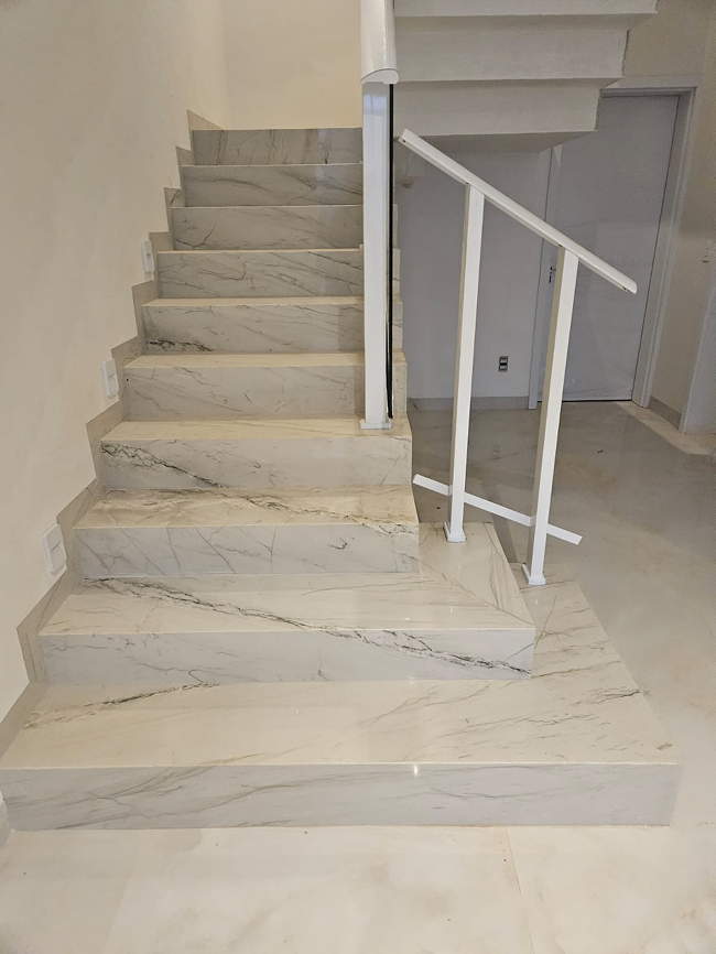 Escada de mármore moderna